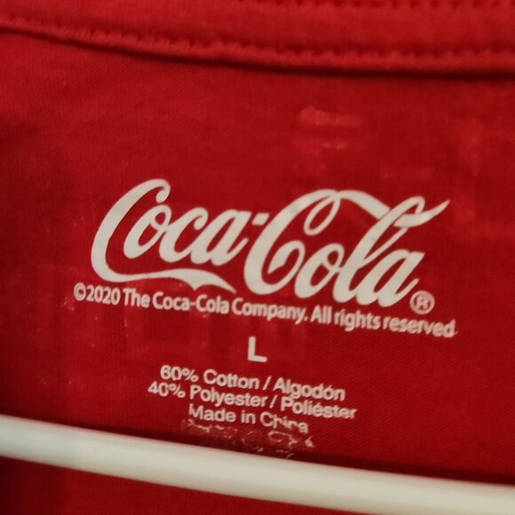 ❤️Coca Cola Multi Language Red Crop Tee Large - Picture 2 of 3